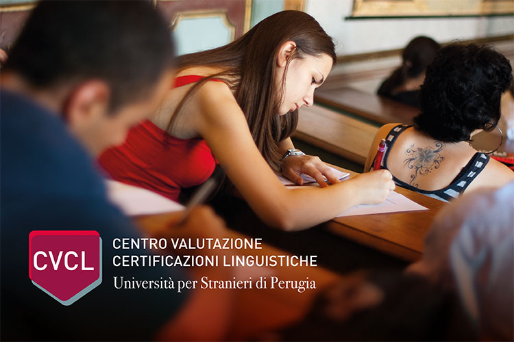 studenti che svolgono l'esame di certificazione e logo del CVCL
